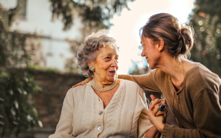 Stomatolog dla seniora – zapewnij dobrą opiekę najstarszym członkom rodziny