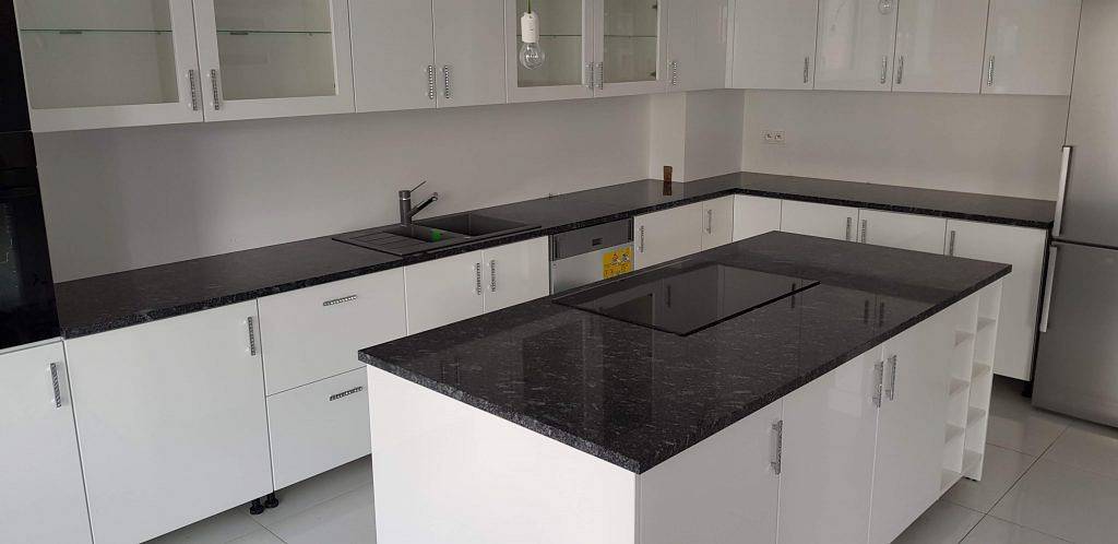 Piękne i wytrzymałe blaty granitowe – prawdziwe cudo wśród blatów kuchennych