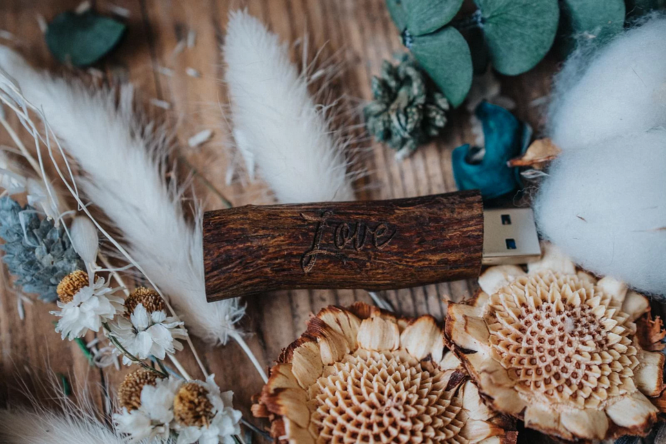 Drewniane pendrive – idealne jako pamiątka z wyjątkowych wydarzeń